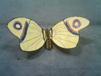 farfalla, resine e graniglia di quarzo su anima di ferro